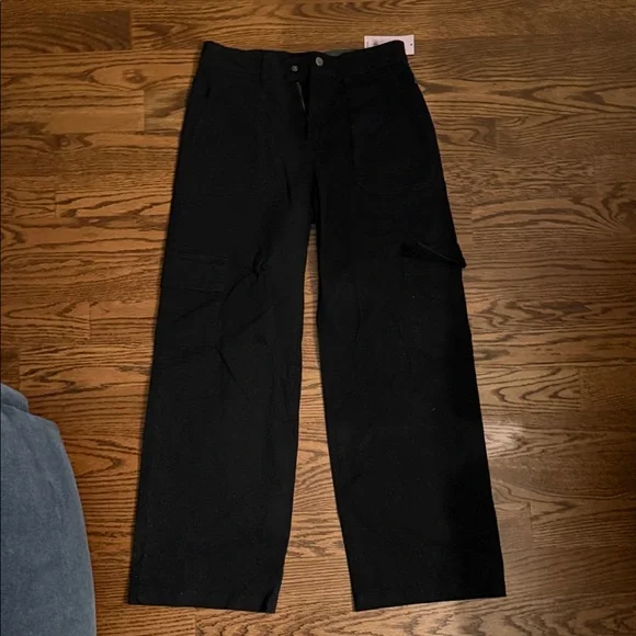 Wild Fable Pants - Women’s
Black
Cargo Pockets
NWT (New With Tags) 🏷️
Size: M - Picture 1 of 11